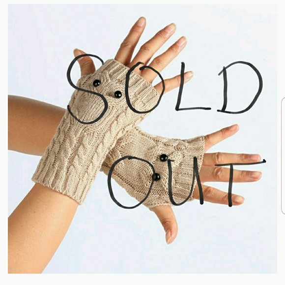 *5⭐Rated* Cable Knit Owl Fingerless Gloves - Picture 3 of 6